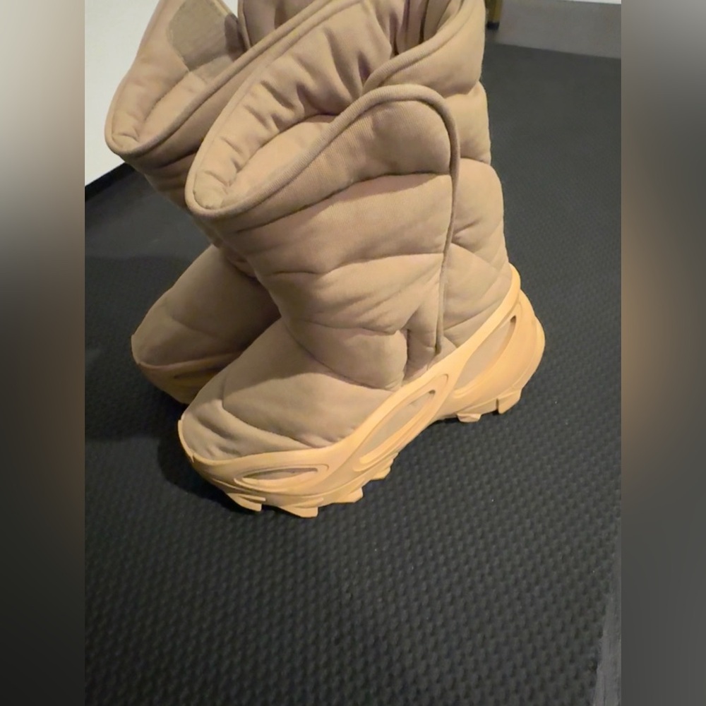 Stylish Tan Women's Boots
